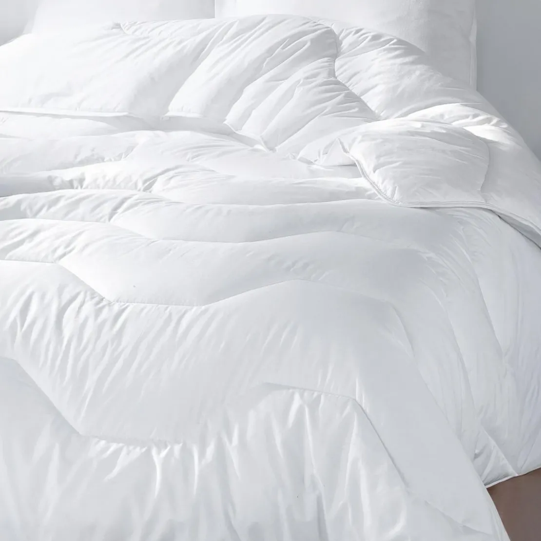 BecquetCouette chaude 400 g/m² gonflante blanche unie - AERELLE