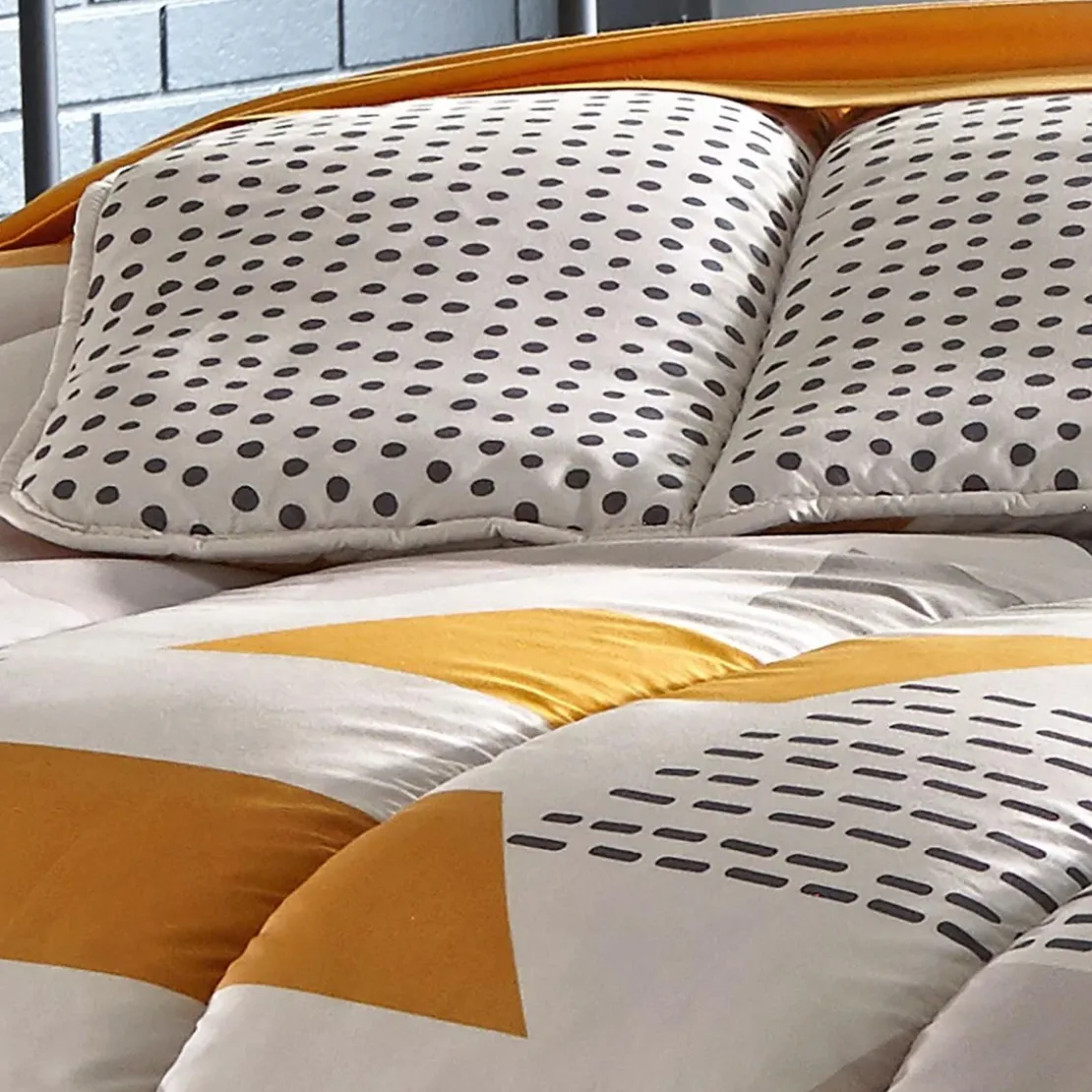 BecquetCouette chaude 400 g/m² jaune réversible à motifs géométriques - GEO