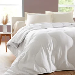 BecquetCouette légère 200 g/m² blanche unie en microfibre - DOUCEUR