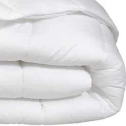 BecquetCouette légère 200 g/m² blanche unie en microfibre - DOUCEUR