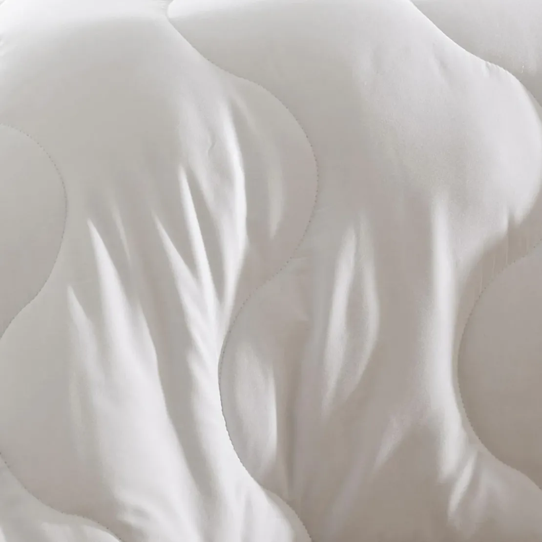 BecquetCouette légère 200 g/m² blanche unie en microfibre - DOUCEUR