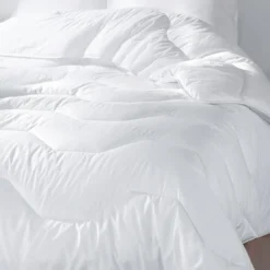 BecquetCouette légère 200 g/m² gonflante blanche unie - AERELLE