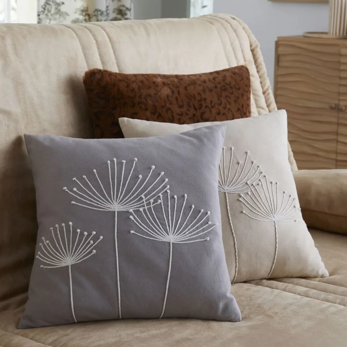 BecquetCoussin brodé LAYA - gris
