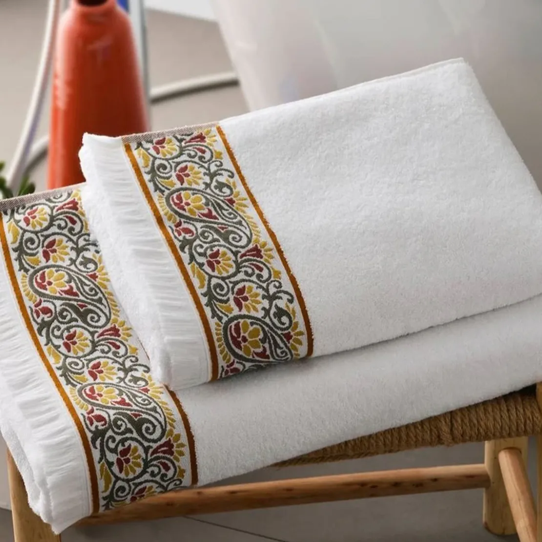 BecquetDrap de bain en coton blanc avec liteau arabesque - LITEAUPONGE