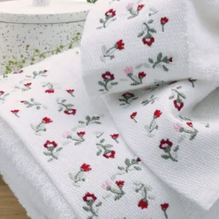 BecquetDrap de bain en coton blanc avec liteau floral - FLORA