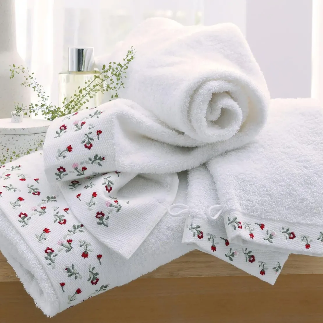 BecquetDrap de bain en coton blanc avec liteau floral - FLORA