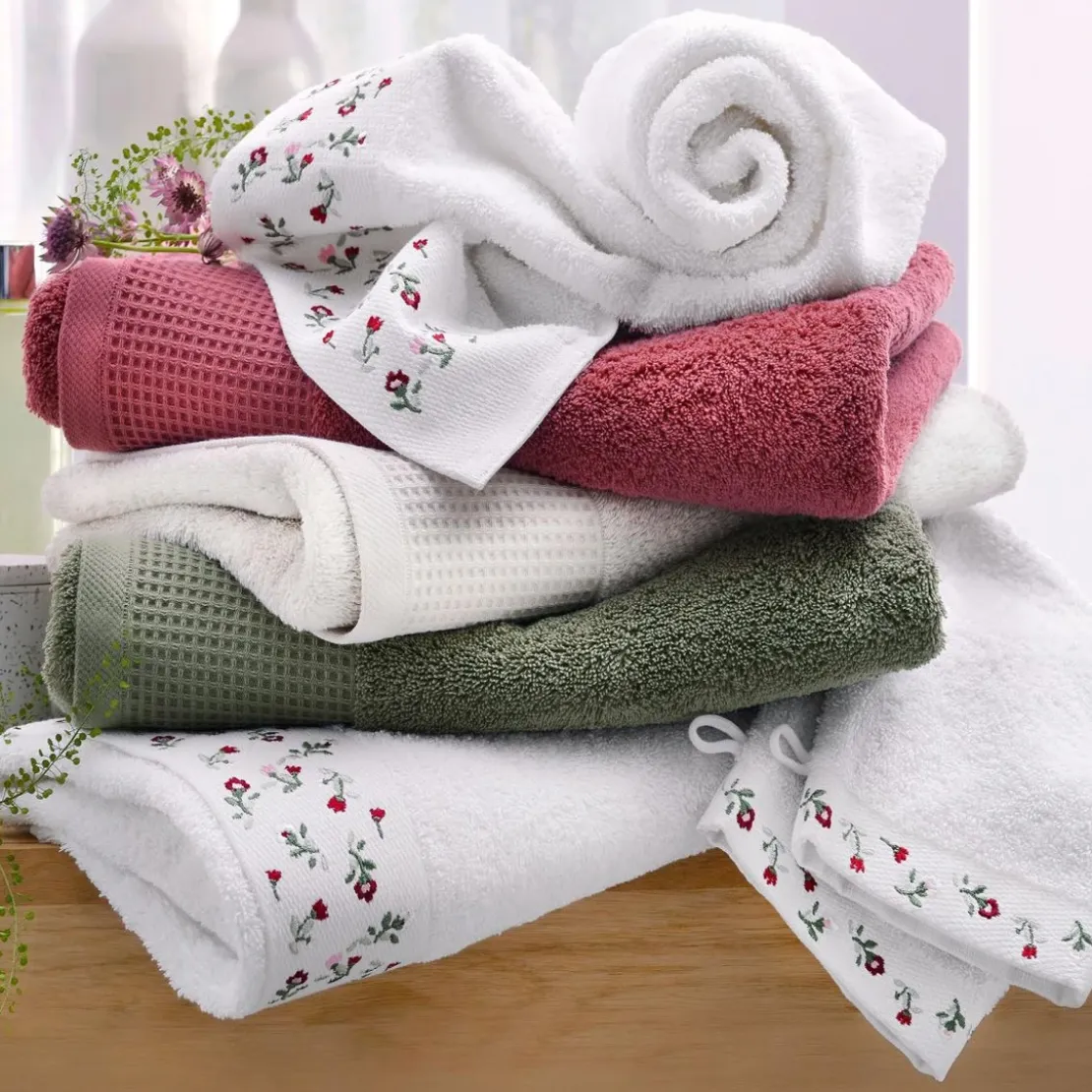 BecquetDrap de bain en coton blanc avec liteau floral - FLORA
