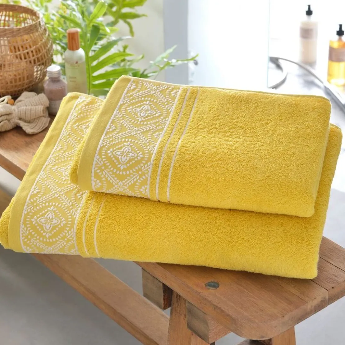 BecquetDrap de bain en coton jaune uni avec liteau brodé - Collection BYSANTINE