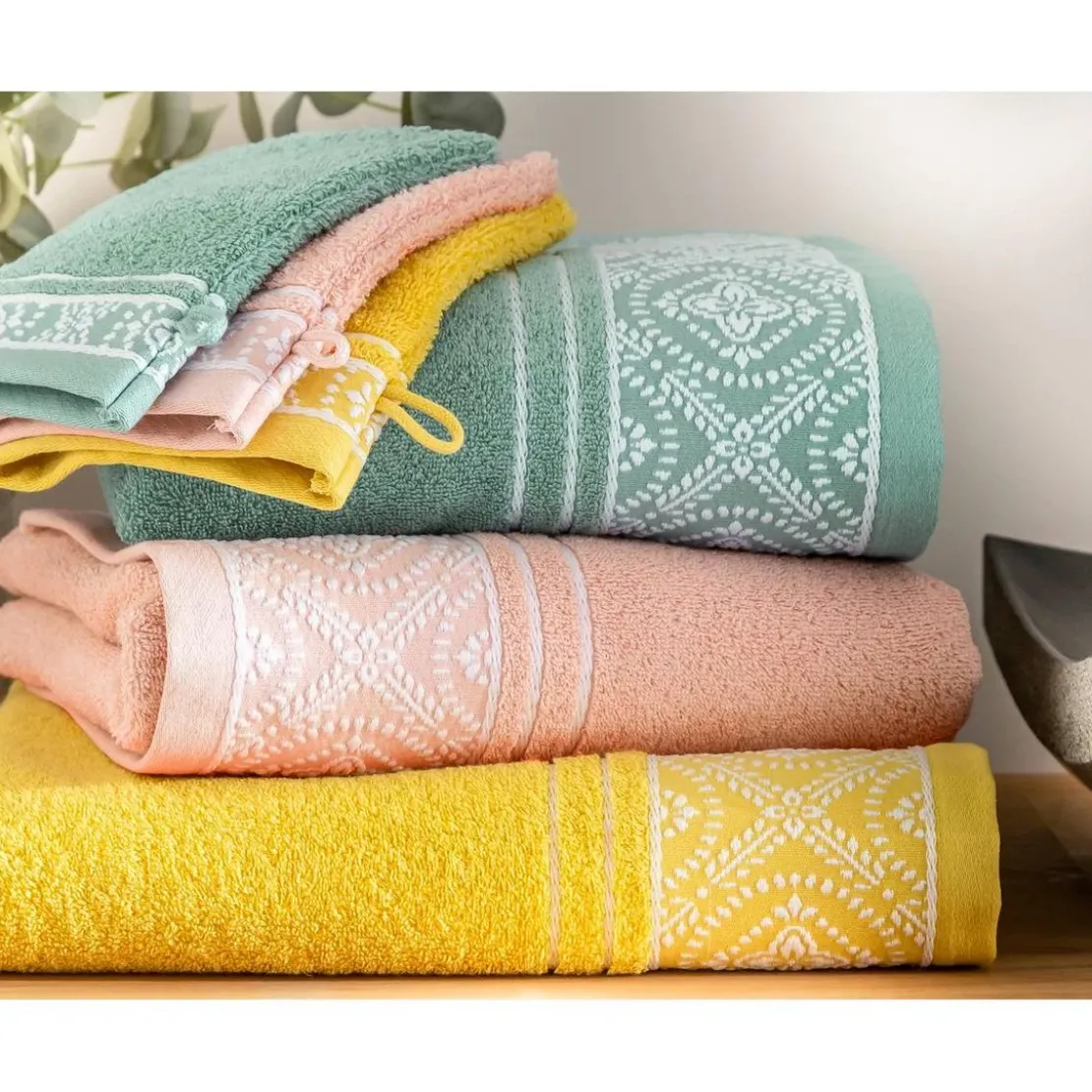 BecquetDrap de bain en coton rose avec liteau brodé - Collection BYSANTINE