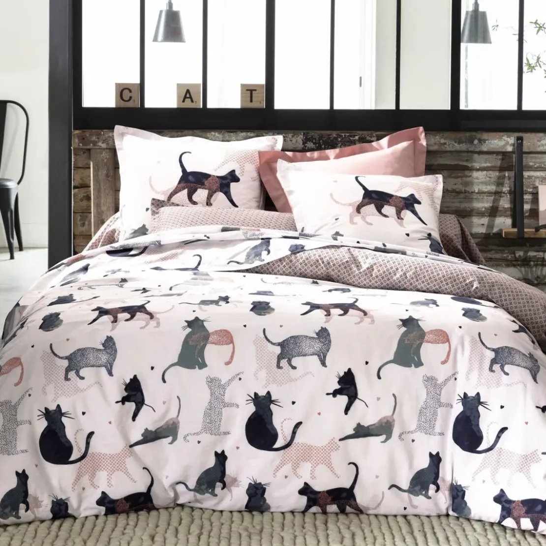 BecquetDrap housse coton rose poudré à micro-motifs prune et taupe - CHATS