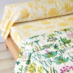 BecquetDrap-housse en coton écru motif tropical jaune - VITAMINE