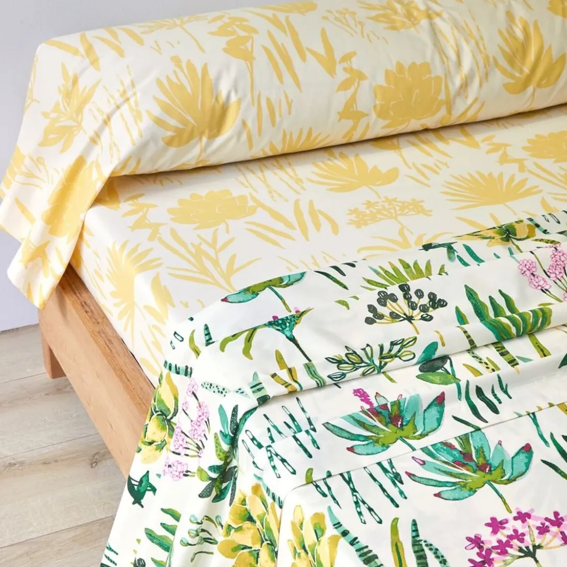 BecquetDrap-housse en coton écru motif tropical jaune - VITAMINE