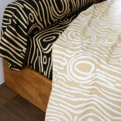 BecquetDrap-housse en flanelle noir charbon à motif graphique effet bois - TOPO