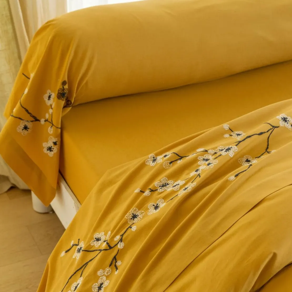 BecquetDrap housse en percale de coton jaune ocre - ILE SACREE