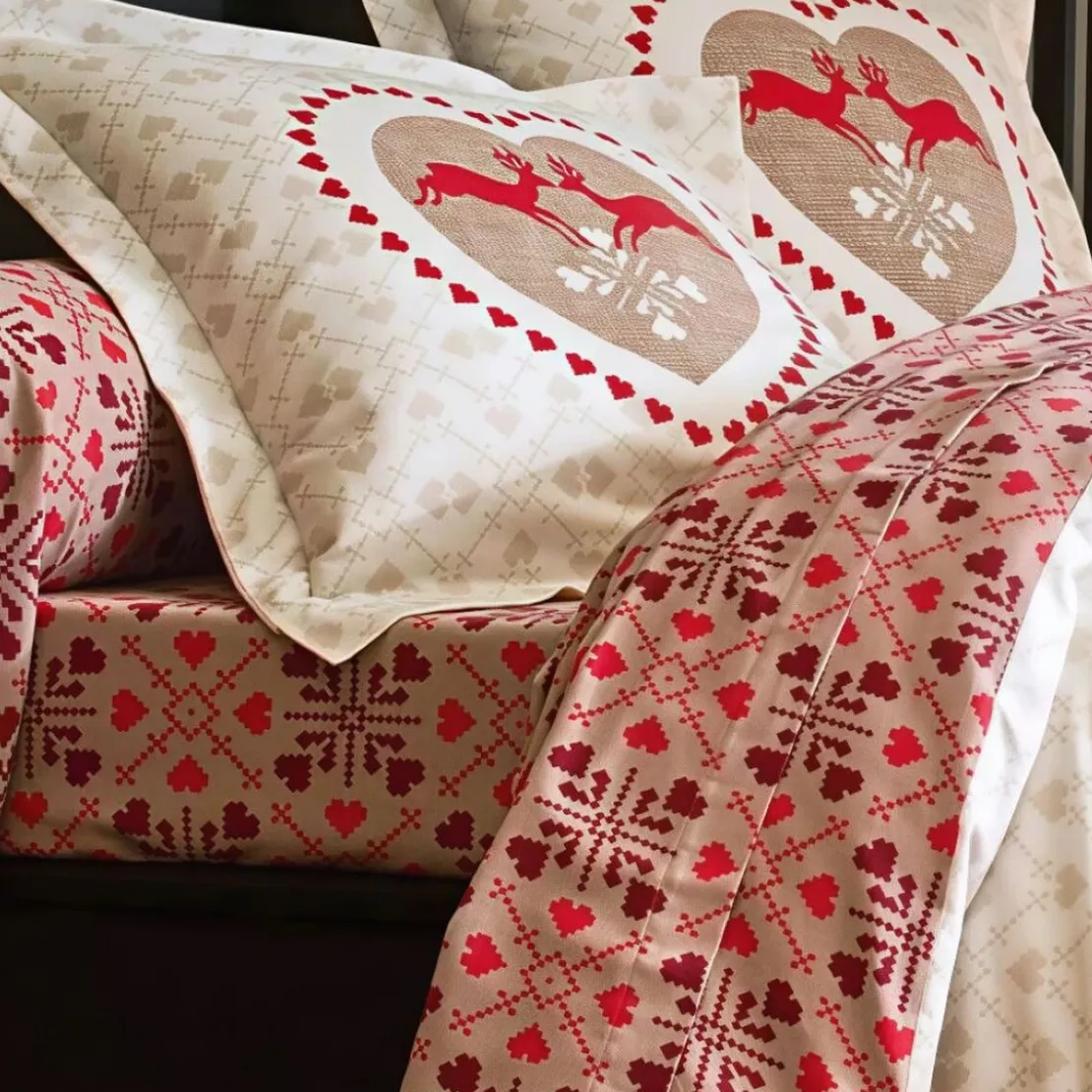 BecquetDrap-housse flanelle beige rosé à motif géométrique rouge bordeaux - SAUT DE BICHES