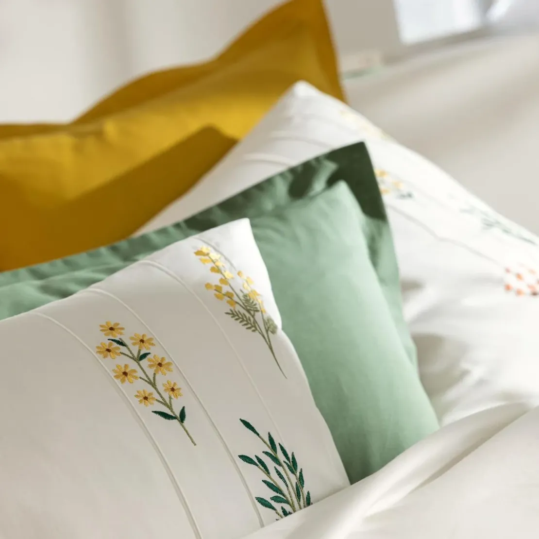 BecquetDrap housse percale de coton FLEURETTES - blanc cassé