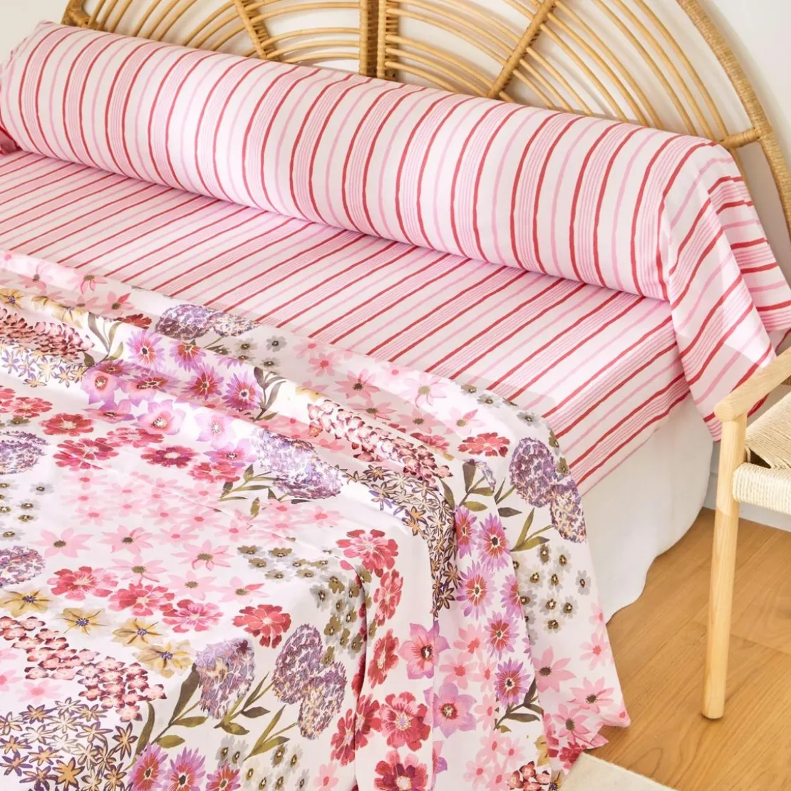 BecquetDrap housse percale de coton rose clair à rayures rouges - GAIETÉ D’ÉTÉ