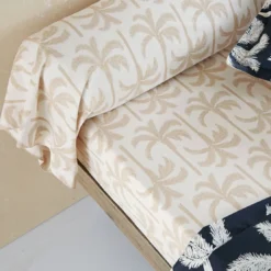 BecquetDrap plat coton noir charbon à motif tropical beige - TOURISME