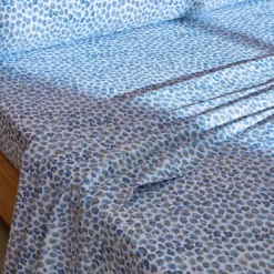 BecquetDrap plat en coton blanc à motif léopard bleu et doré - SAFARI