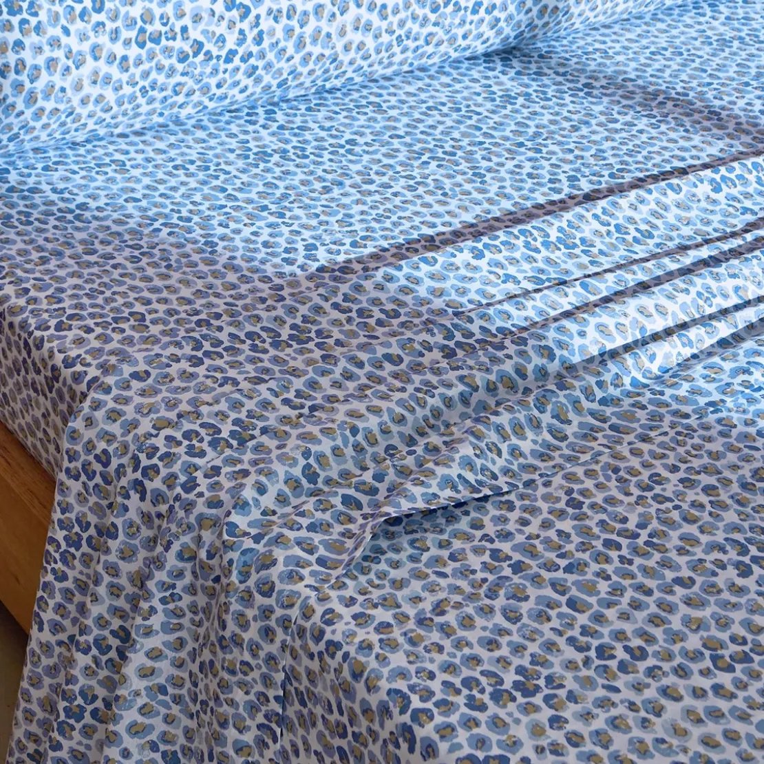 BecquetDrap plat en coton blanc à motif léopard bleu et doré - SAFARI