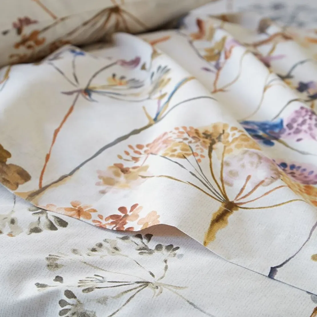 BecquetDrap plat en coton écru motif floral - FLEURAISON