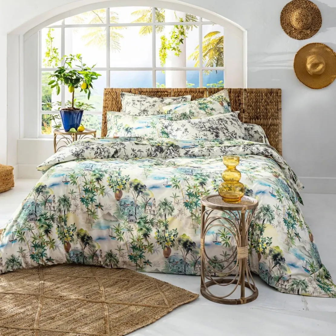 BecquetDrap plat en coton écru à motif paysage tropical multicolore - DOLCE VITA