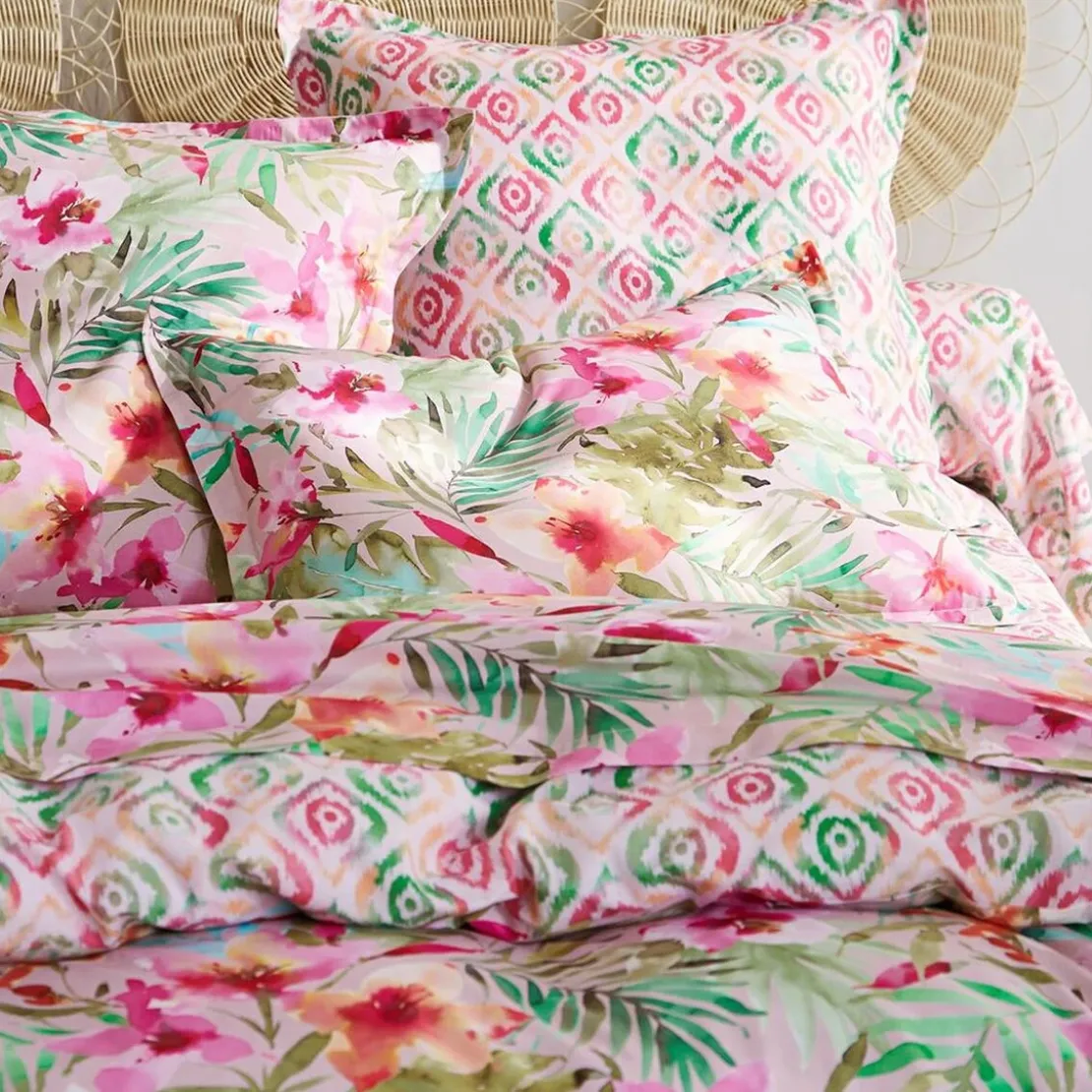 BecquetDrap plat en coton VIBRANTE motif fleurs exotiques multicolore
