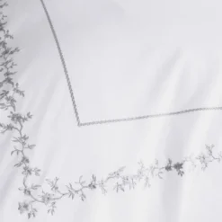 BecquetDrap plat en percale de coton blanc à motif brodé floral - ADELE