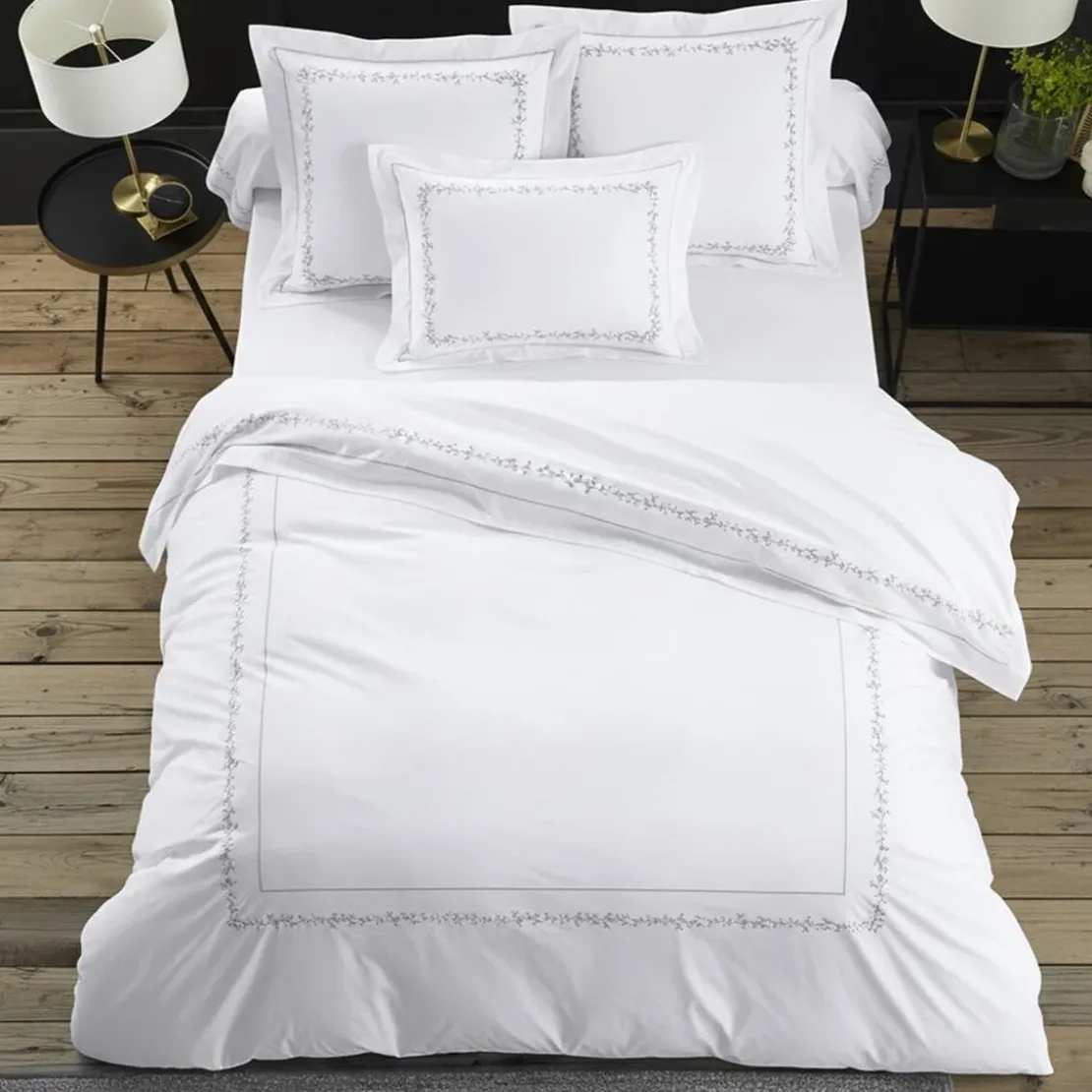 BecquetDrap plat en percale de coton blanc à motif brodé floral - ADELE