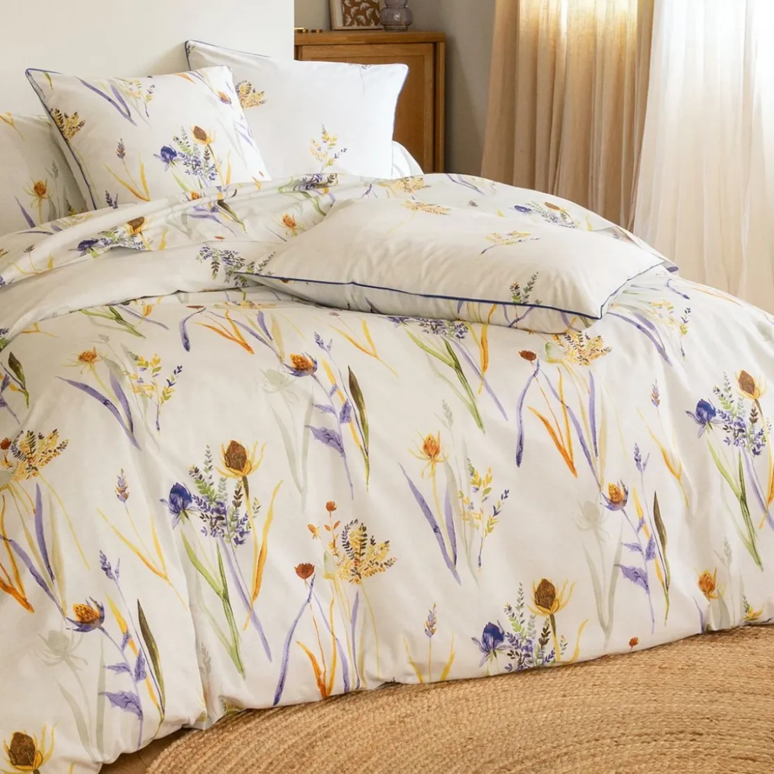 BecquetDrap plat en percale de coton écru à motif floral - ALBA