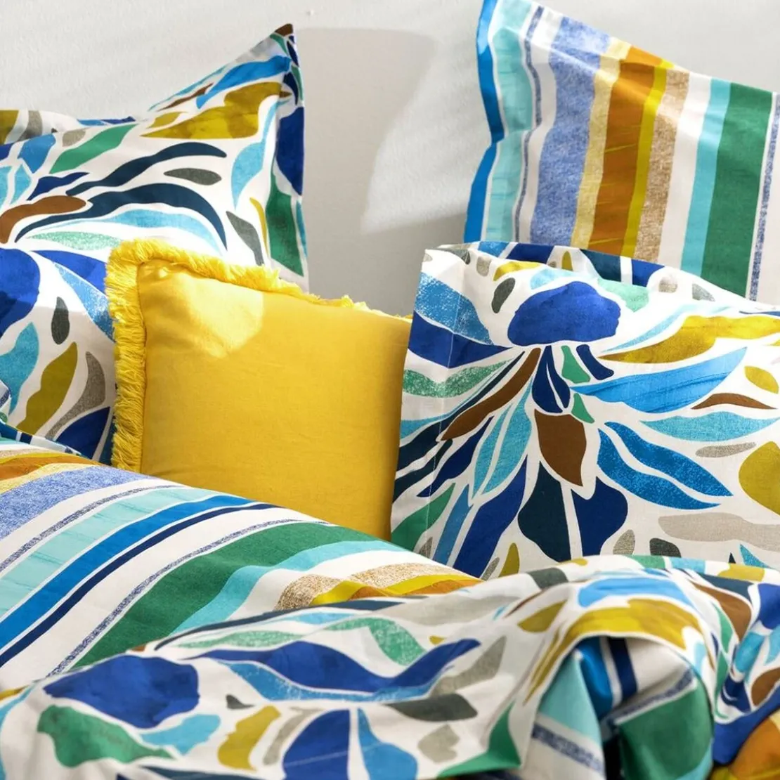 BecquetDrap plat fleurs multicolores FESTIVE