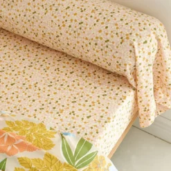 BecquetDrap plat motif bouquet de fleurs POESIE