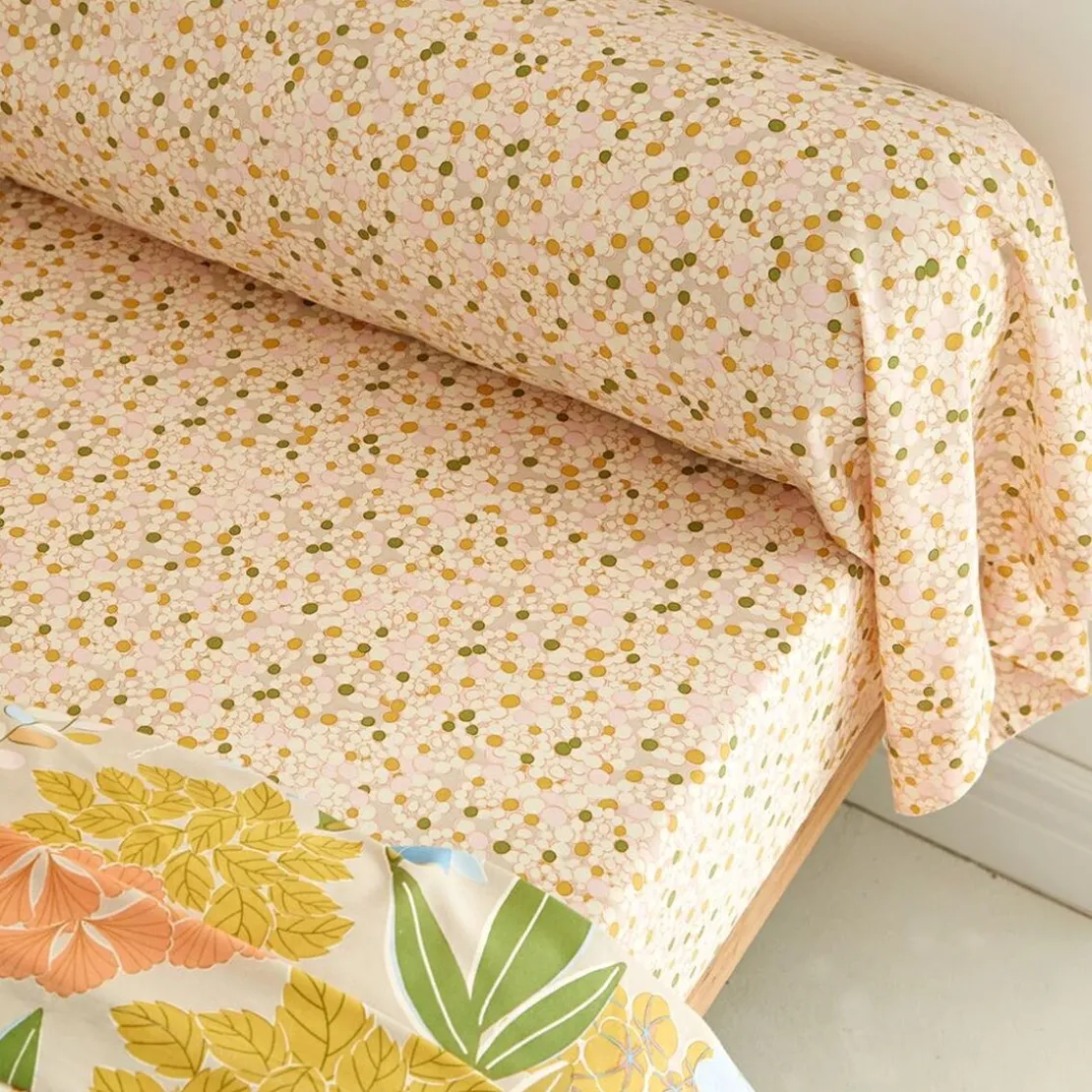 BecquetDrap plat motif bouquet de fleurs POESIE