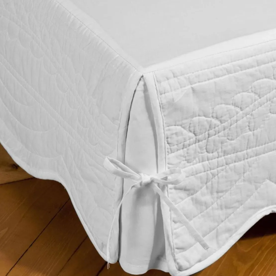 BecquetHousse cache-sommier blanche en boutis - BAILLARGUES
