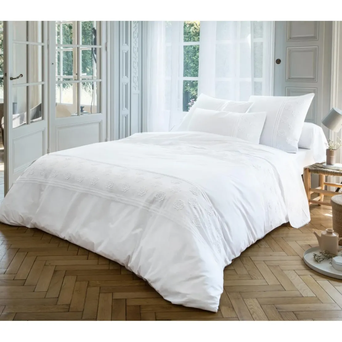 BecquetHousse de couette en coton révérsible blanc à motif brodé floral - DELICATESSE