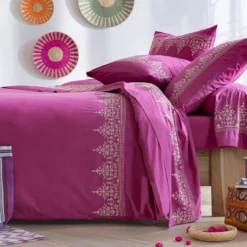 BecquetHousse de couette en percale de coton LAURINE brodée - rose fuchsia