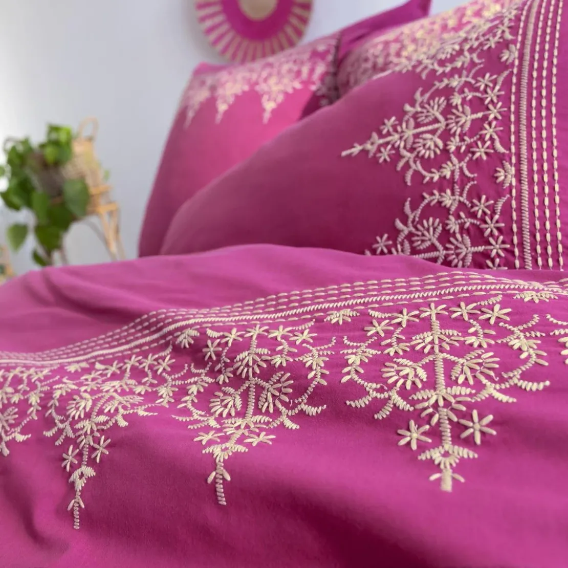 BecquetHousse de couette en percale de coton LAURINE brodée - rose fuchsia