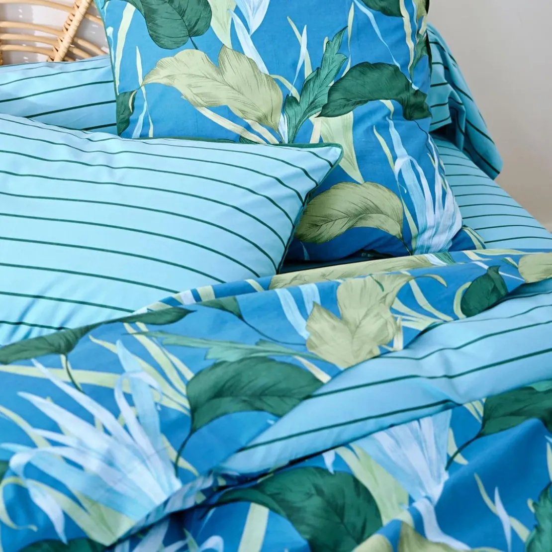 BecquetHousse de couette en percale de coton réversible bleue à motif tropical - BRUME D’ASIE
