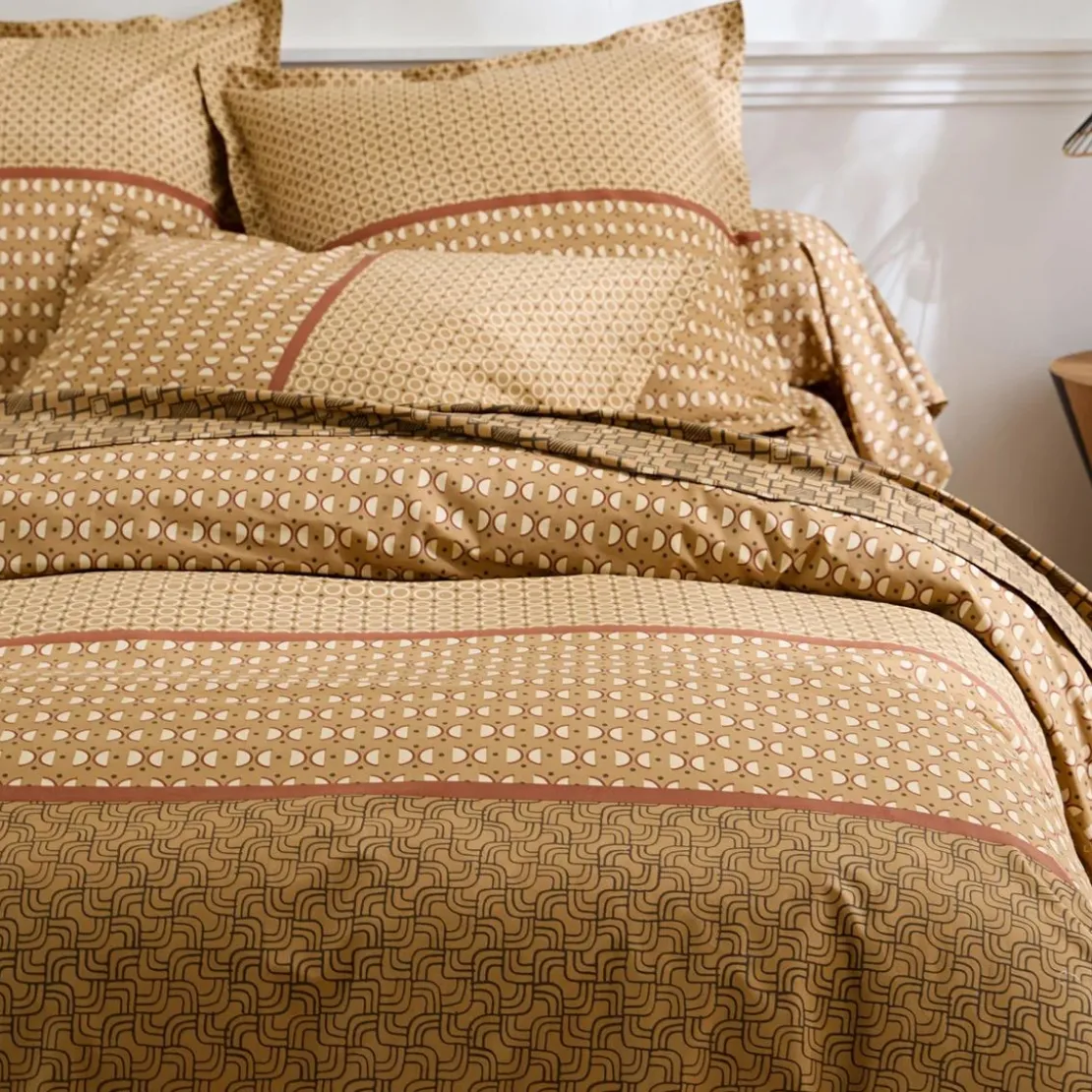 BecquetHousse de couette percale de coton réversible jaune ocre motifs graphiques écru - ROMEO