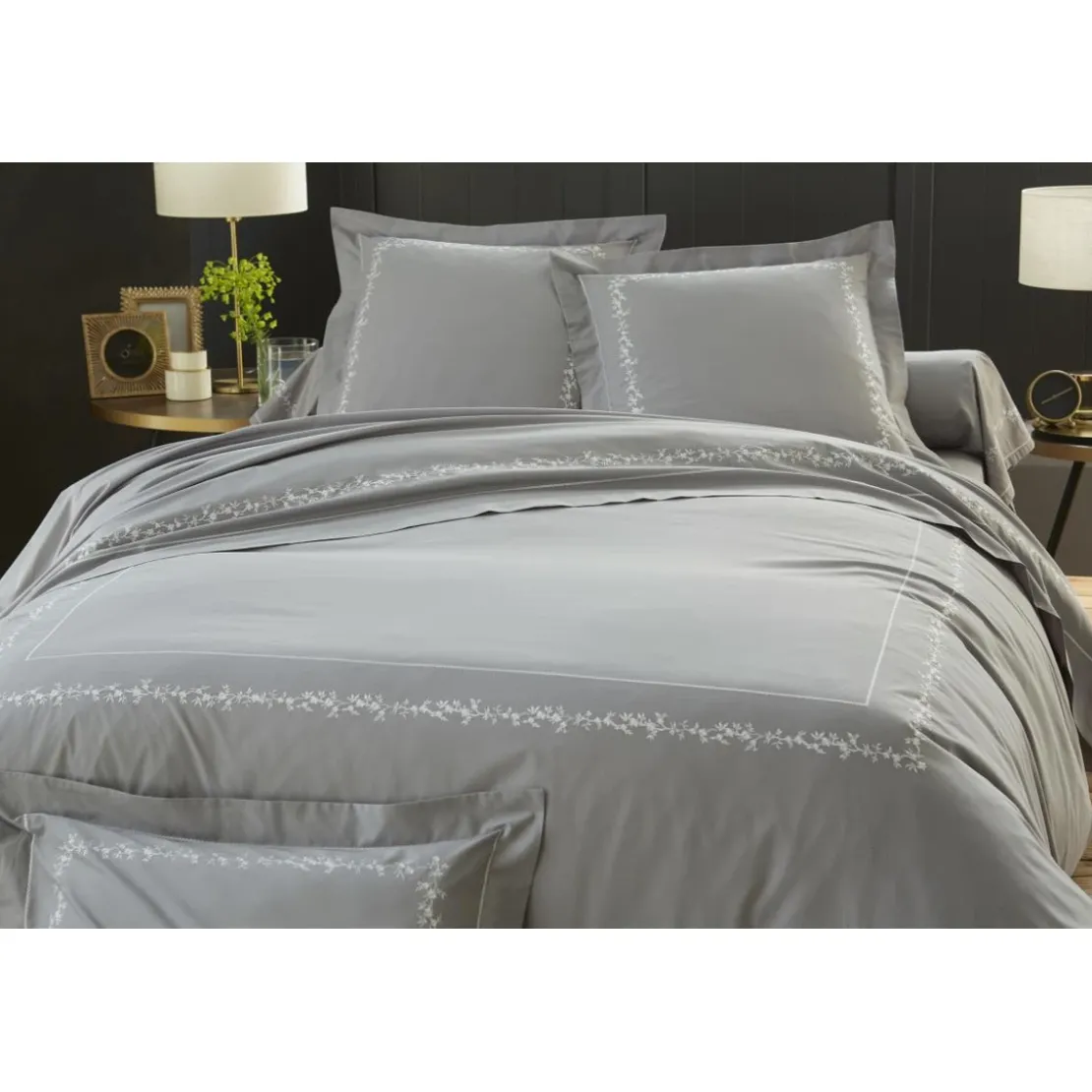BecquetHousse de couette réversible en percale de coton gris à motif brodé floral - ADELE