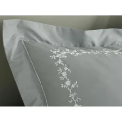 BecquetHousse de couette réversible en percale de coton gris à motif brodé floral - ADELE