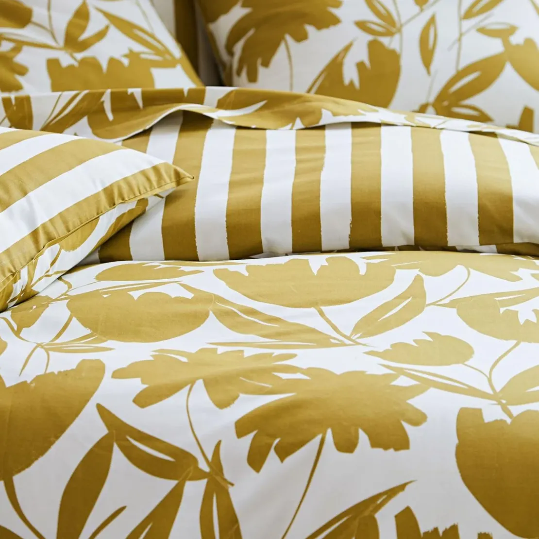 BecquetHousse de couette réversible en percale de coton jaune ocre à motif floral graphique - MARTIKA