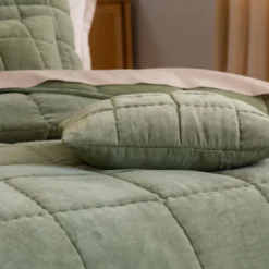 BecquetHousse de coussin en coton velours vert - VALOU