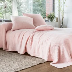 BecquetHousse de coussin en gaze de coton CL.WELLS rose poudré