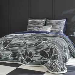 BecquetHousse de coussin en polyester écru à rayures noires - CHARLINE