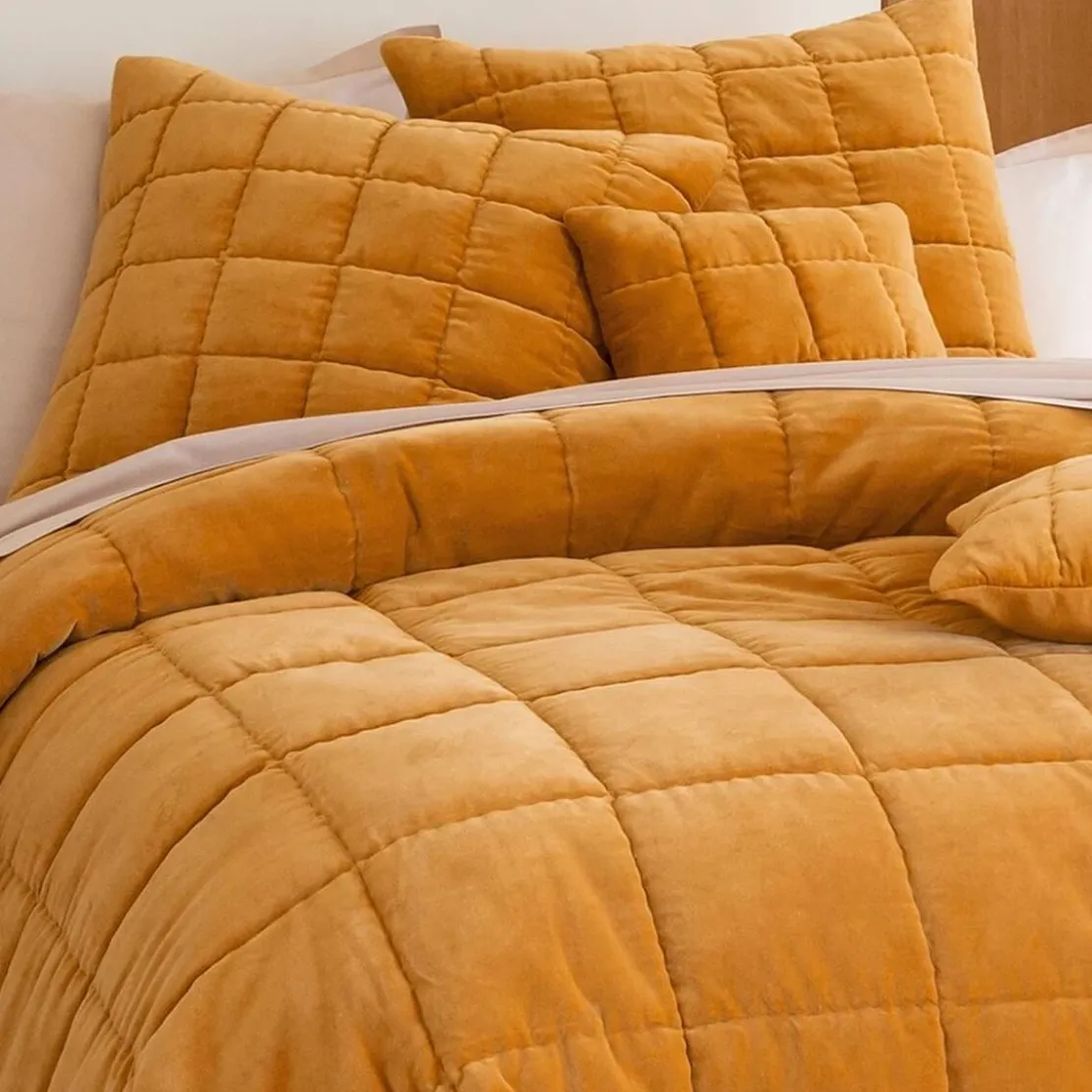 BecquetHousse d'oreiller en coton velours jaune ocre - VALOU