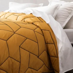 BecquetJeté de lit en microfibre CALISSON jaune moutarde