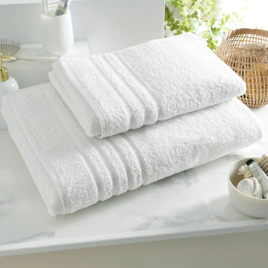 BecquetLot de 2 gants de toilette en coton BANDESECHELLE blanc cassé