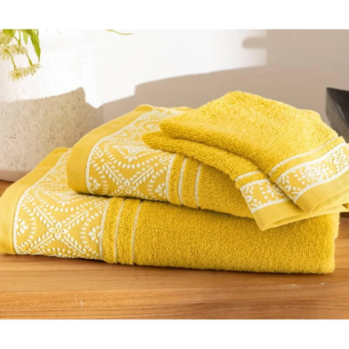 BecquetLot de 2 gants de toilette en coton jaune avec liteau brodé - Collection BYSANTINE