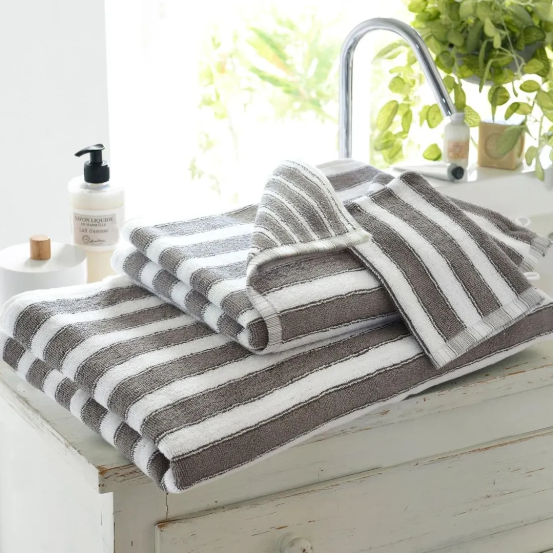 BecquetLot de 2 gants de toilette imprimés rayures coton gris LAURA